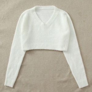 V NECK FUZZY CROP SWEATER